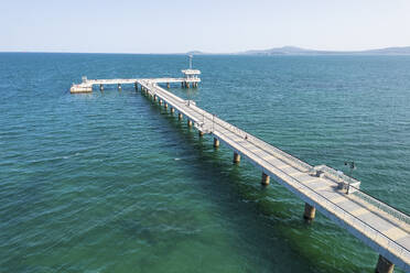 Luftaufnahme der Brücke von Burgas am Schwarzen Meer, Burgas, Bulgarien. - AAEF24092