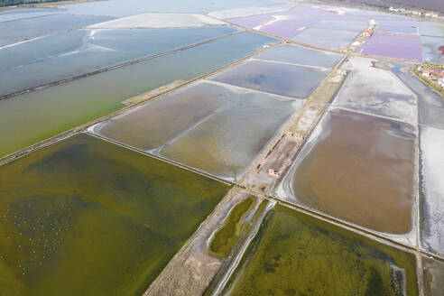 Aerial Drone Abstract View of Burgas Salt Pans, Burgas, Bulgarien. - AAEF24107