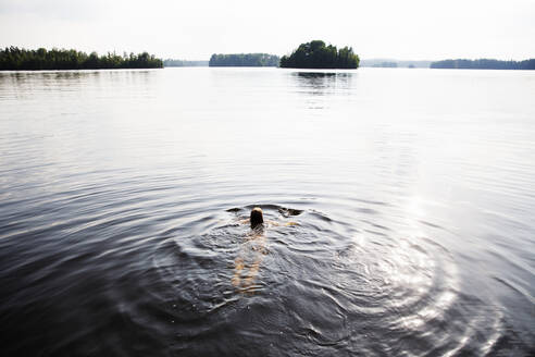 Girl swimming in Lake Nommen, Sweden - FOLF12387