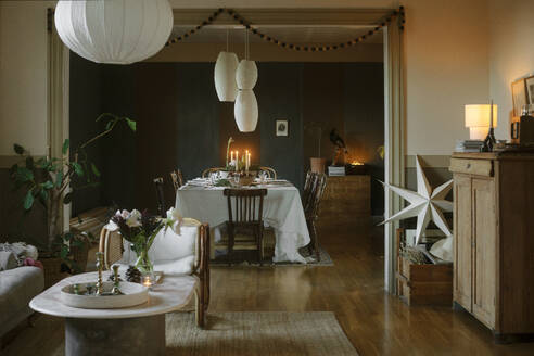 Dining table and chairs with lanterns - FOLF12458