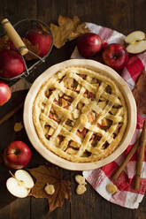 Frische Äpfel und amerikanischer Apfelkuchen - ONAF00685