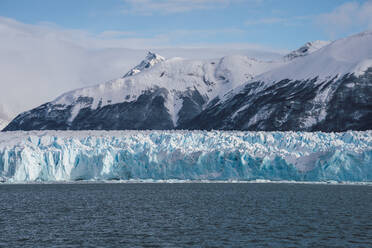 Perito-Moreno-Gletscher in Argentinien bei bewölktem Himmel - RSGF00957