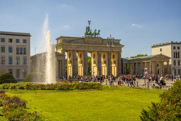 View of Brandenburg Gate and visitors in Pariser Platz on sunny day, Mitte, Berlin, Germany, Europe - RHPLF28925
