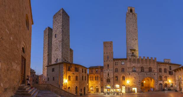 View of restaurants in Piazza del Duomo at dusk, San Gimignano, UNESCO World Heritage Site, Province of Siena, Tuscany, Italy, Europe - RHPLF28982