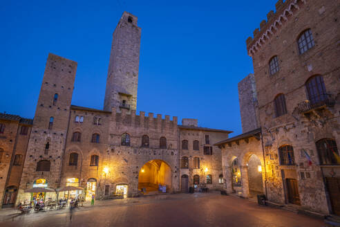 View of restaurants in Piazza del Duomo at dusk, San Gimignano, UNESCO World Heritage Site, Province of Siena, Tuscany, Italy, Europe - RHPLF28983