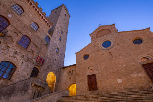 View of Duomo di San Gimignano in Piazza del Duomo at dusk, San Gimignano, UNESCO World Heritage Site, Province of Siena, Tuscany, Italy, Europe - RHPLF28985