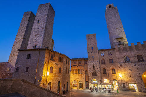 View of restaurants in Piazza del Duomo at dusk, San Gimignano, UNESCO World Heritage Site, Province of Siena, Tuscany, Italy, Europe - RHPLF28987