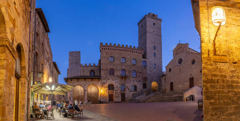 View of restaurants in Piazza del Duomo at dusk, San Gimignano, UNESCO World Heritage Site, Province of Siena, Tuscany, Italy, Europe - RHPLF28988