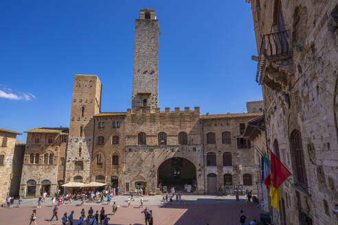 View of towers and Piazza del Duomo in San Gimignano, San Gimignano, UNESCO World Heritage Site, Province of Siena, Tuscany, Italy, Europe - RHPLF29007