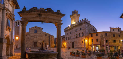 View of Pozzo dei Grifi e dei Leoni and Palazzo Comunale in Piazza Grande at dusk, Montepulciano, Province of Siena, Tuscany, Italy, Europe - RHPLF29054