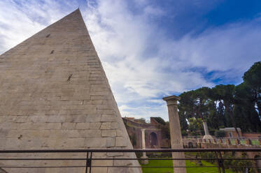 Pyramid of Cestius, UNESCO World Heritage Site, Rome, Latium (Lazio), Italy, Europe - RHPLF29128