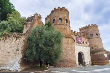 Porta San Paolo (St. Paulus Gate), Roman Aurelian Walls (Mura Aureliane), UNESCO World Heritage Site, Rome, Latium (Lazio), Italy, Europe - RHPLF29129