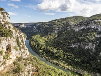 Gorge de l'Ardeche, Fluss Ardeche, Auvergne-Rhone-Alpes, Frankreich, Europa - RHPLF29301