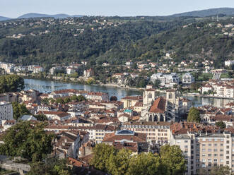 Blick vom Berg Pipet auf die alte Stadt Vienne, Isere, Auvergne-Rhone-Alpes, Frankreich, Europa - RHPLF29302