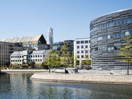 Gerichtssaal mit drehendem Torso im Hintergrund, Malmö, Schweden, Skandinavien, Europa - RHPLF29312