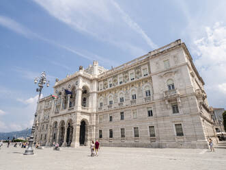 Regierungspalast, ehemals Palast der österreichischen Leutnants, Piazza dell'Unita d'Italia, Triest, Friaul-Julisch-Venetien, Italien, Europa - RHPLF29318