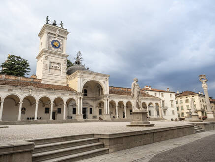 Loggia von San Giovanni mit Uhrenturm, Piazza della Liberta, Udine, Friaul-Julisch Venetien, Italien, Europa - RHPLF29327