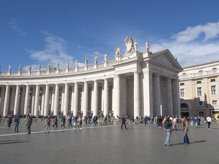 Berninis Kolonnade, Petersplatz, Vatikanstadt, UNESCO-Weltkulturerbe, Rom, Latium, Italien, Europa - RHPLF29331