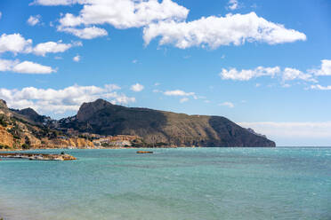 Küste von Altea an einem sonnigen Tag, Murcia, Spanien, Europa - RHPLF29340