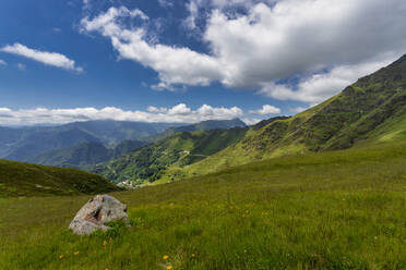 Die bukolische Landschaft des Mastellone-Tals im Sommer, Rimella, Valsesia, Bezirk Vercelli, Piemont, Italien, Europa - RHPLF29352