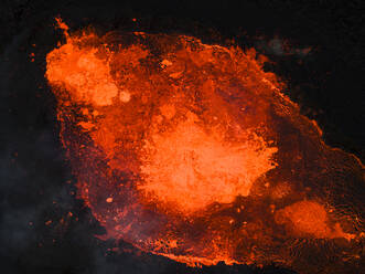 Luftaufnahme des Vulkans Litli-Hrutur während eines Ausbruchs, Halbinsel Reykjanes, Island, Polarregionen - RHPLF29443