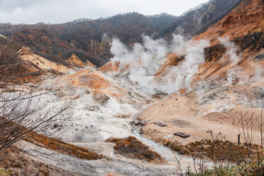 Dampfender Vulkan im Höllental, Noboribetsu, Hokkaido, Japan, Asien - RHPLF29472