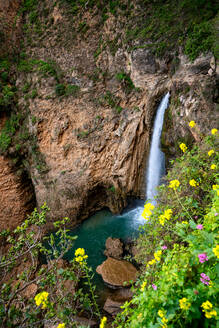 Wasserfall in der Nähe der historischen Brücke von Ronda in der Region Pueblos Blancos, Andalusien, Spanien, Europa - RHPLF29657