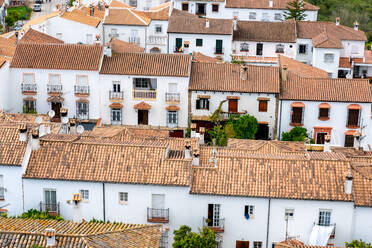 Traditionelle weiße Häuser von Zahara de la Sierra in der Region Pueblos Blancos, Andalusien, Spanien, Europa - RHPLF29669