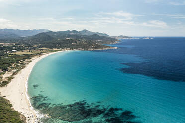 Frankreich, Haute-Corse, Blick auf den Strand von Losari und das Mittelmeer - WFF00738