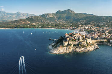 Frankreich, Haute-Corse, Calvi, Luftaufnahme der Stadt an der Küste der Insel Korsika - WFF00741