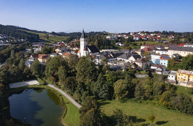 Österreich, Oberösterreich, Bad Zell, Drohnenansicht einer ländlichen Stadt - WWF06587