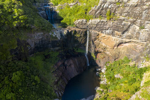 Luftaufnahme des Sept-Wasserfalls entlang des Tamarin-Flusses (Riviere Tamarin) im Bezirk Riviere Noire, Mauritius. - AAEF24634