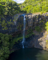 Luftaufnahme des Sept-Wasserfalls entlang des Tamarin-Flusses (Riviere Tamarin) im Bezirk Riviere Noire, Mauritius. - AAEF24637