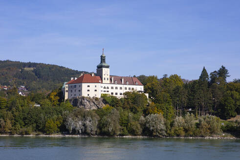 Österreich, Niederösterreich, Persenbeug-Gottsdorf, Schloss Persenbeug am Donauufer - WWF06590