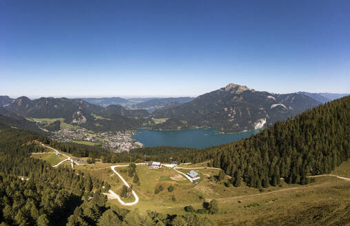 Österreich, Salzburger Land, St. Gilgen, Blick auf die Salzkammergut-Berge mit dem Wolfgangsee im Hintergrund - WWF06616