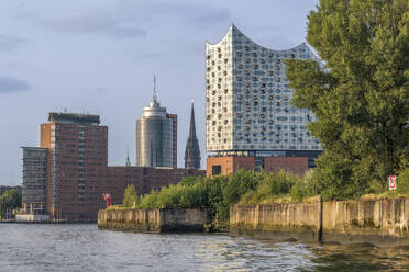 Germany, Hamburg, Elbe river with Elbphilharmonie in background - KEBF02782