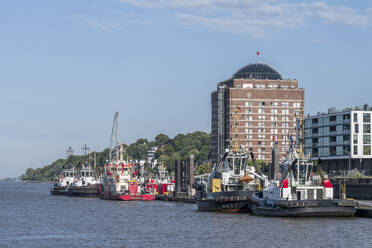 Germany, Hamburg, Tugboats moored in front of Augustinum - KEBF02784