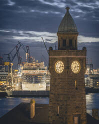 Germany, Hamburg, Port of Hamburg at dusk with Pegelturm in foreground - KEBF02797