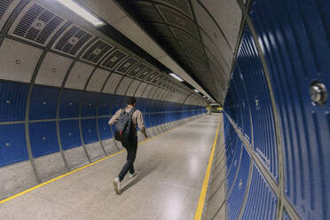 Man walking in subway tunnel - MMPF01052