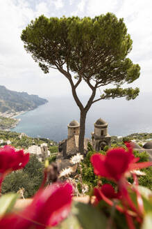 Italien, Kampanien, Ravello, Amalfiküste vom Berggipfel aus gesehen - MMPF01070