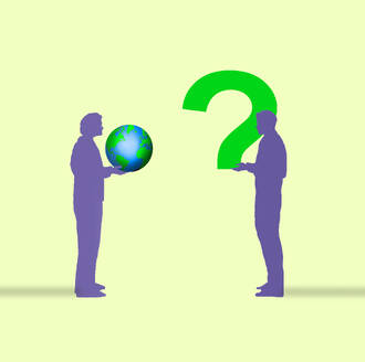 Zwei Männer stehen mit dem Planeten Erde und einem Teil eines großen Fragezeichens in den Händen - GWAF00422