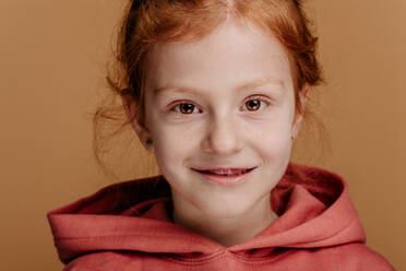 Portrait of little redhead girl in hoodie, studio shoot. - HPIF32023