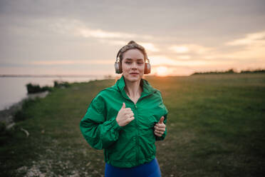 Young woman runing outdoor, near a lake. - HPIF33859