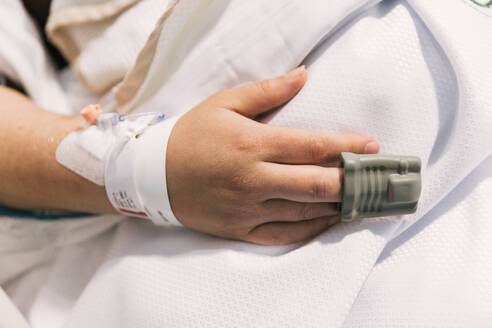 Close-up view of a patient with a pulse oximeter on finger at hospital. Health care concept. - ADSF50181