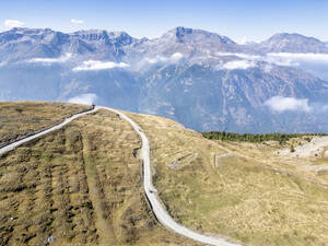 Italien, Blick auf den Colle dellAssietta-Pass in den Westalpen - LAF02839