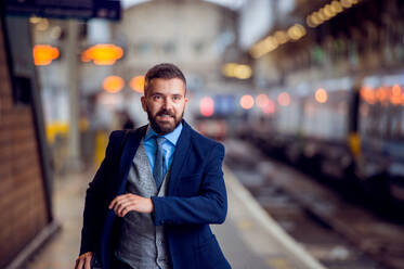 Hipster businessman at the staition running to catch the train - HPIF35803