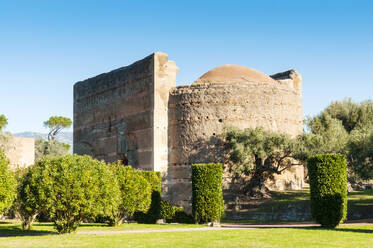 Außenansicht der Philosophenhalle, Hadrians Villa, UNESCO-Weltkulturerbe, Tivoli, Provinz Rom, Latium (Lazio), Italien, Europa - RHPLF29916