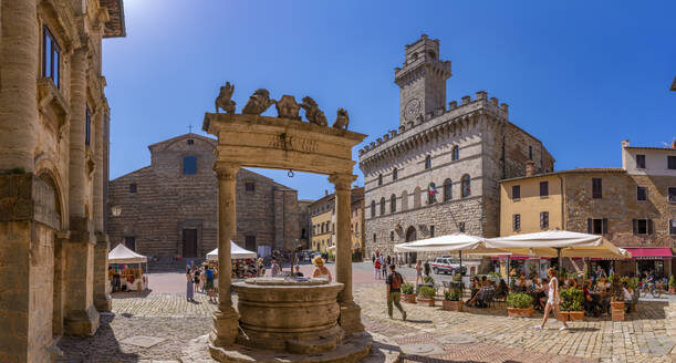 Blick auf Brunnen und Palazzo Comunale auf der Piazza Grande in Montepulciano, Montepulciano, Provinz Siena, Toskana, Italien, Europa - RHPLF29922
