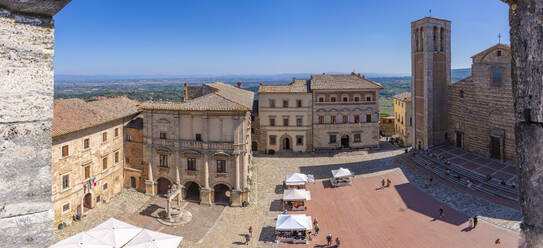 Blick auf die Piazza Grande vom Palazzo Comunale in Montepulciano, Montepulciano, Provinz Siena, Toskana, Italien, Europa - RHPLF29933