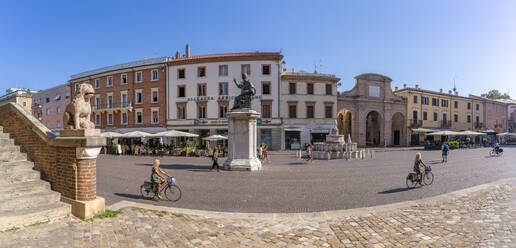 Ansicht der Piazza Cavour, Rimini, Rimini, Emilia-Romagna, Italien, Europa - RHPLF29984